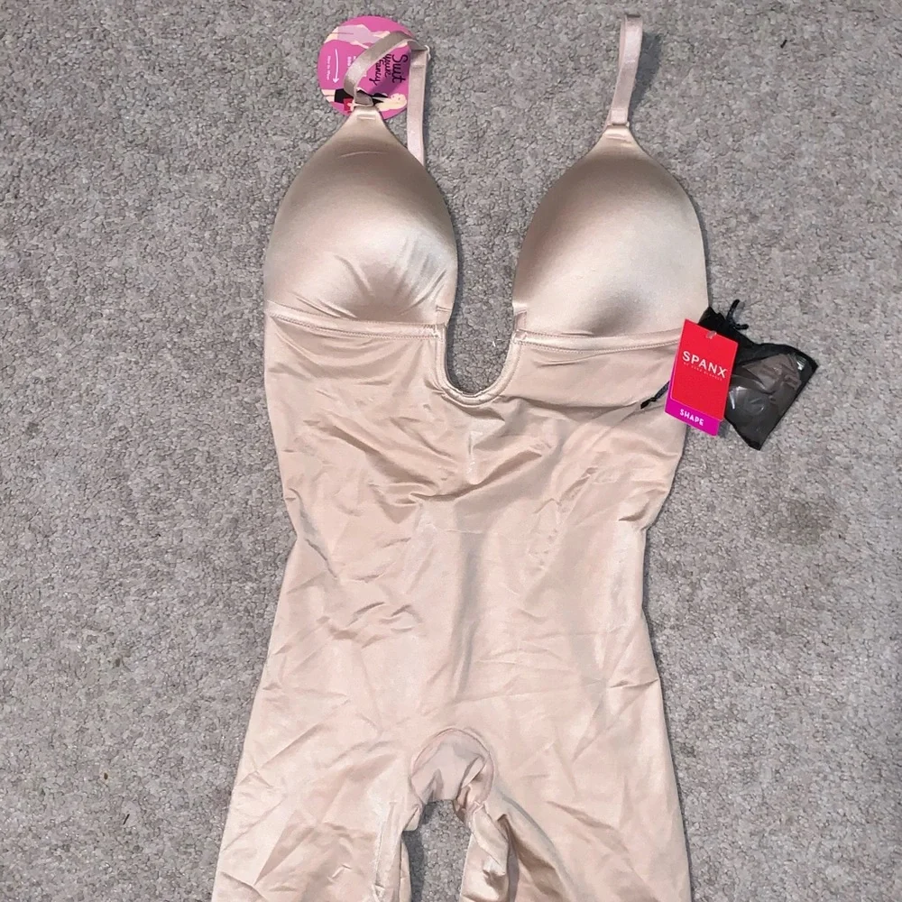 Plunge low-back bodysuit NWT - Picture 2 of 7